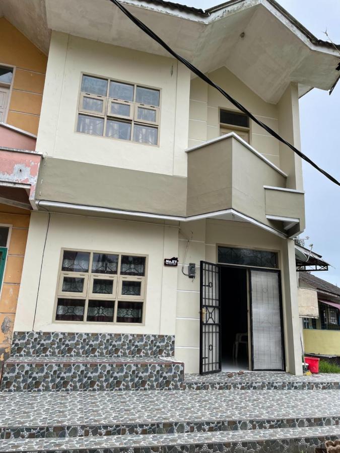 Villa Bukit Indah بيراستاغي المظهر الخارجي الصورة